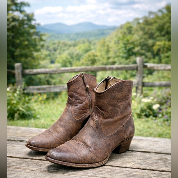 Frye Distressed Brown Western Boots